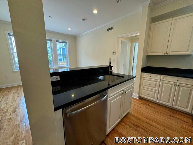 Building Photo - 3 Chauncy St