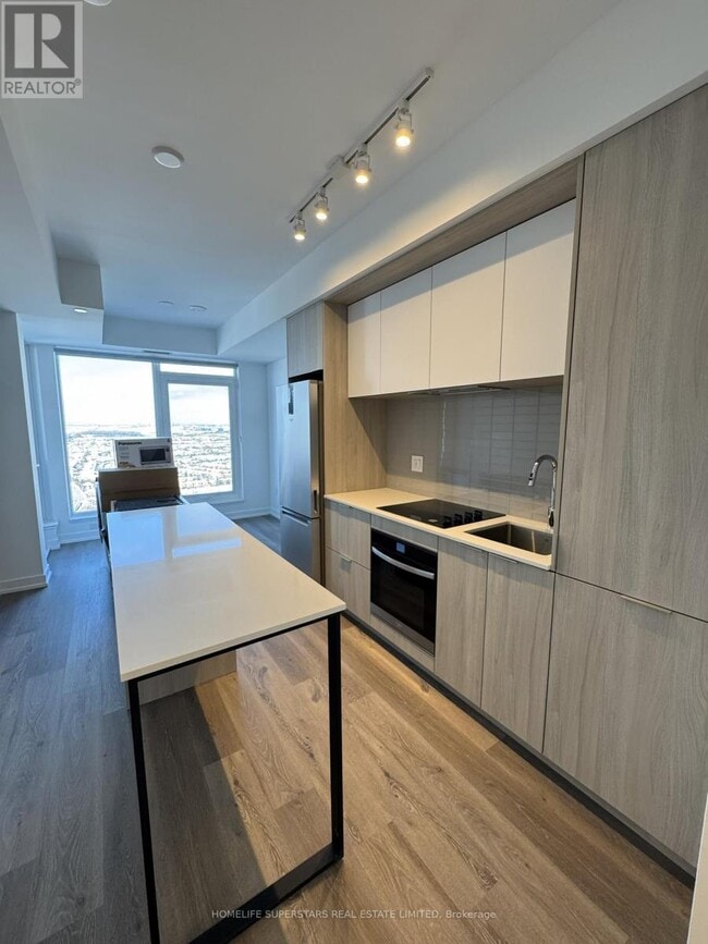 Photo du bâtiment - 395 Square One Dr