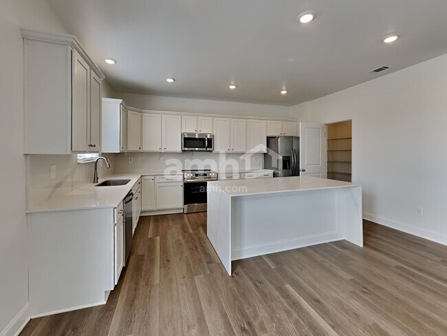 Foto del edificio - 116 Punderson Dr