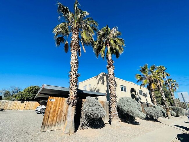 Building Photo - 2767 N Edith Blvd