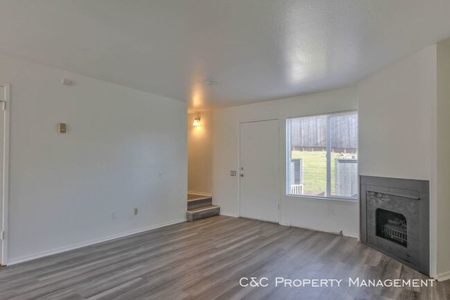 Building Photo - 136-136 Miles Ln