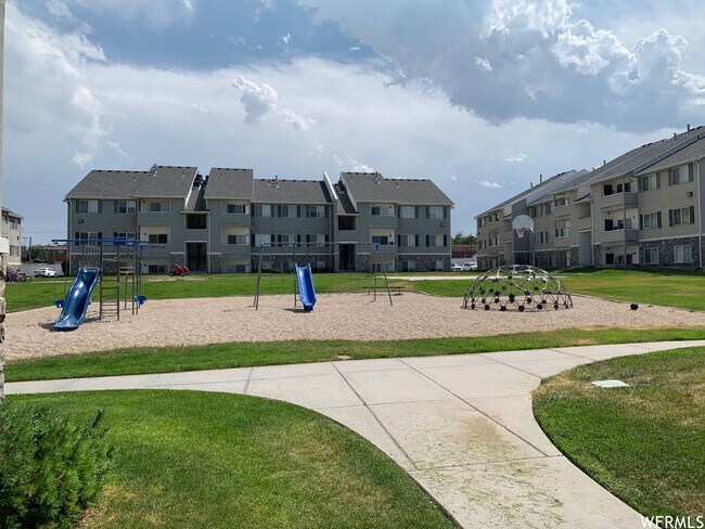 Building Photo - 8080 W Copperfield Plz