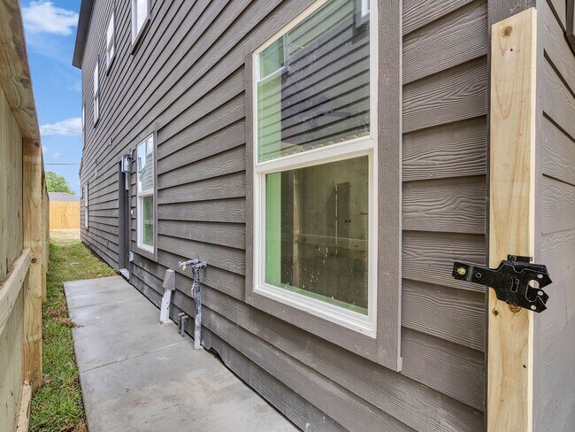 Building Photo - Modern 3BR Duplex – New Construction in Houston