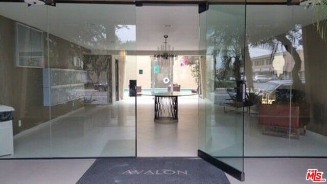 Foto principal - 6150 Reseda Blvd