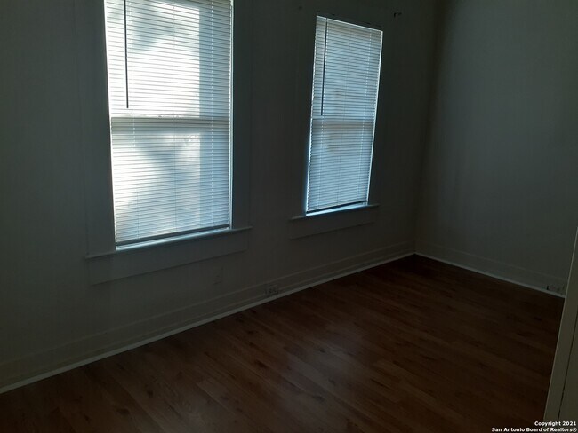 Foto del edificio - 318 Lorraine Ave