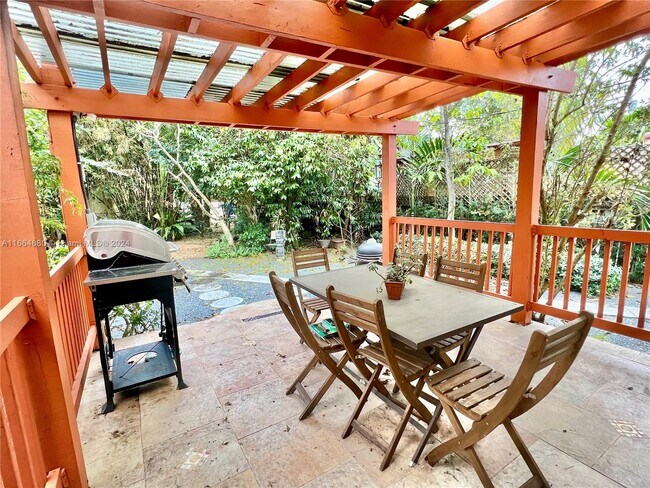 Foto del edificio - 130 NE 49th St