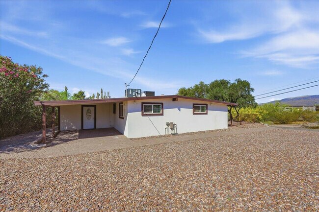 Foto del edificio - 38466 N Basin Rd