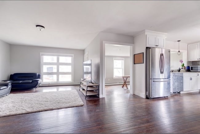 Building Photo - 154 Main St