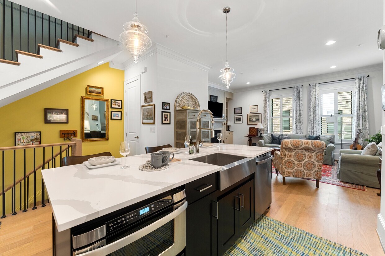 Foto principal - 445 W 7th St