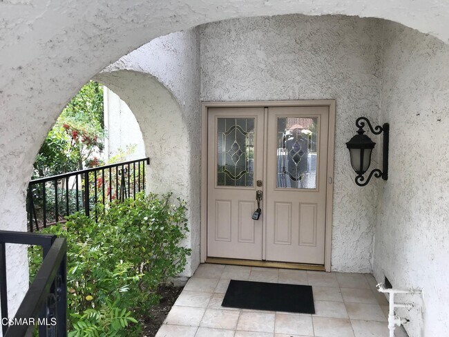 Building Photo - 637 Arroyo Oaks Dr