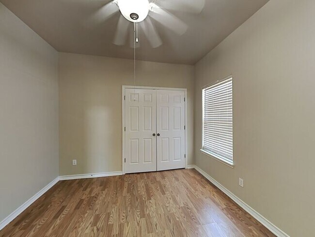 Foto del edificio - *1 Month Free Rent w/ 18month lease. Good ...