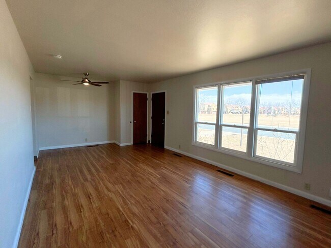 Building Photo - 821 Skyline Dr