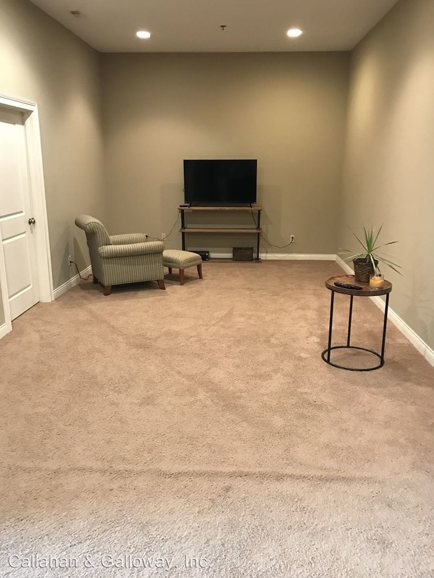 Primary Photo - 1109 Club Village Dr