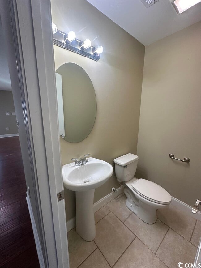 Building Photo - 619 Uniola Dr