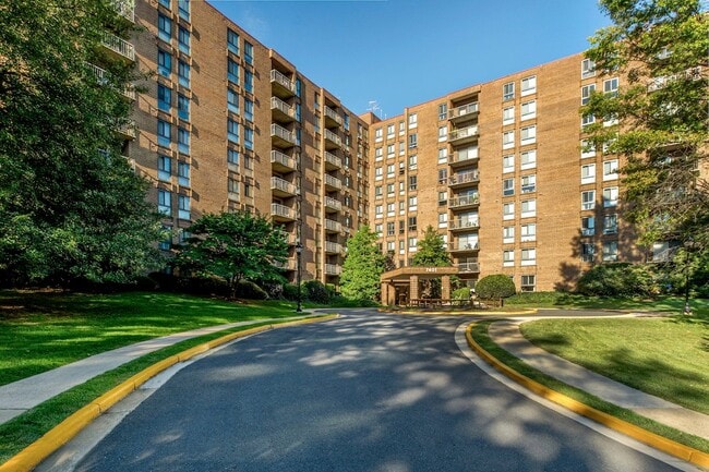 Building Photo - Parliaments