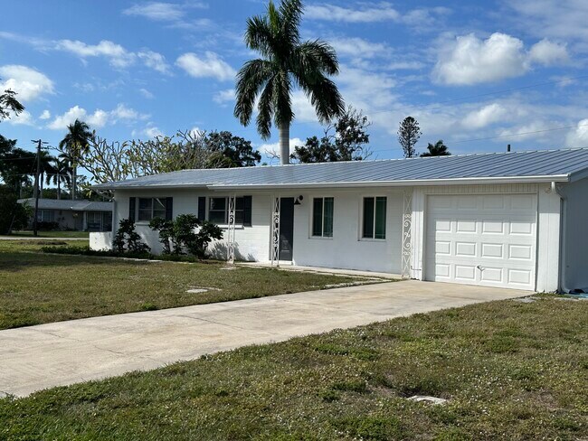 Building Photo - 5530 Seville Rd