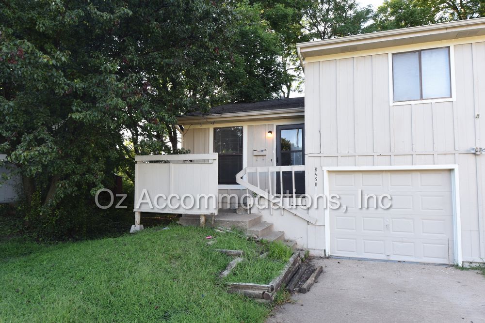 Primary Photo - 8456 Lane Dr