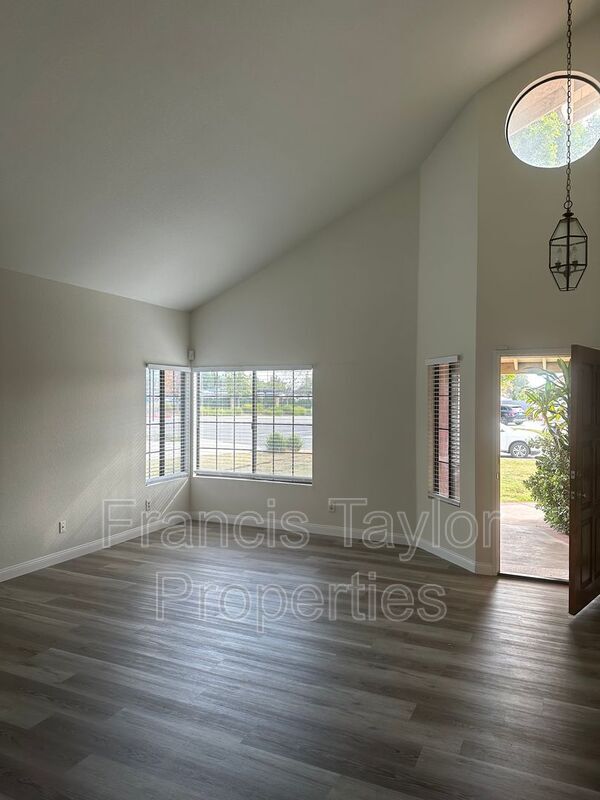 Foto del edificio - 954 Cornwell Ct