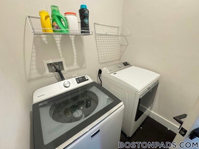 Building Photo - 1 Cedar St