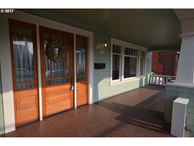 Building Photo - Classic Old Portland Craftsman