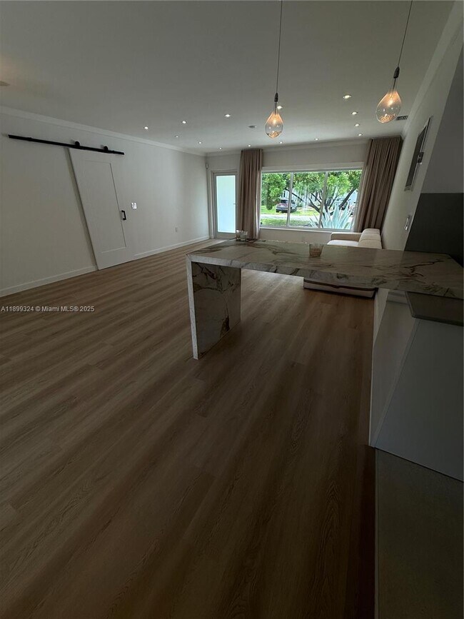 Foto del edificio - 675 NE 93rd St