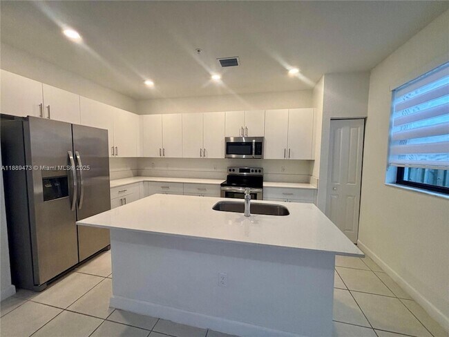 Building Photo - 218 SW 159th Ct