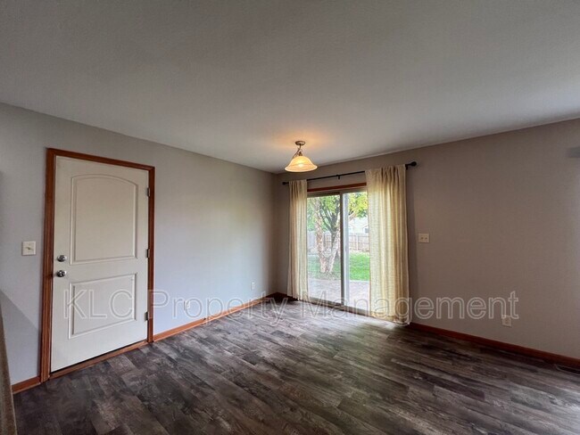 Building Photo - 480 SE Waco Pl
