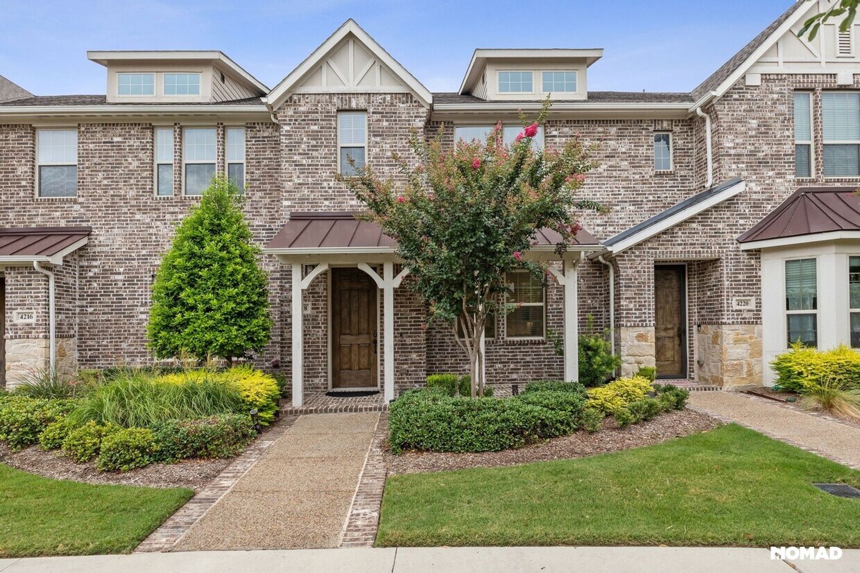 Foto principal - Charming 3BR Townhome in Arlington