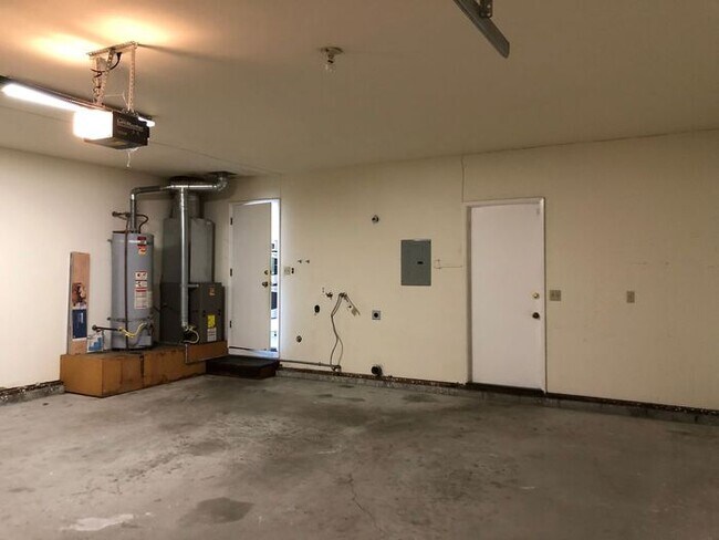 Building Photo - 4012 El Bosque Dr