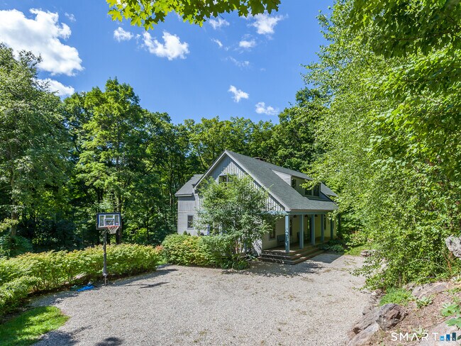 Foto del edificio - 68 Hopkins Rd