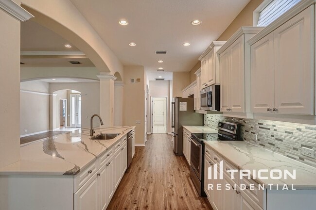 Building Photo - 9614 Greenpointe Dr