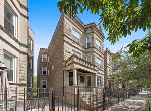 Building Photo - 3106 W Fullerton Ave