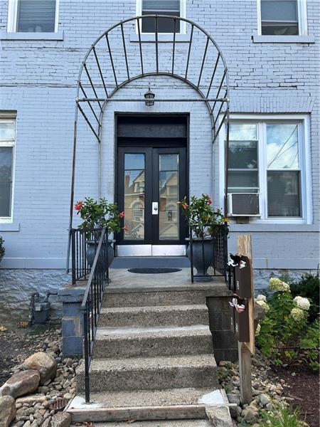 Building Photo - 310 Stratford Ave