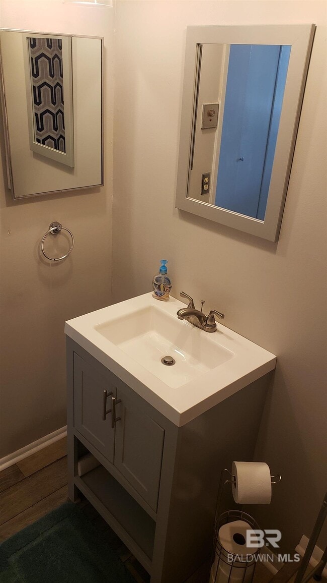 Building Photo - 1011 Sea Cliff Dr N