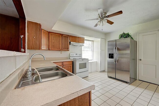 Foto del edificio - 3530 Burgundy Ln