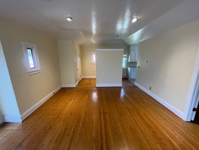 Foto del edificio - Gorgeous, Large 3 Bedroom 3 Bath House**Ya...