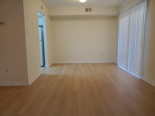 Building Photo - 1654 Monterry Pl