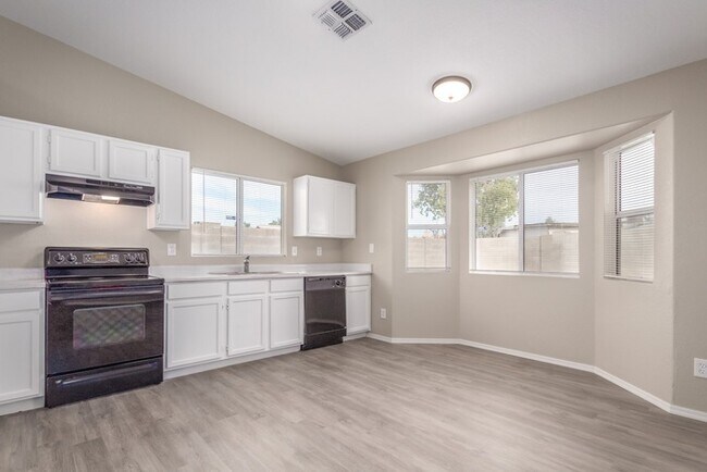 Foto del edificio - $500 Move-In Credit (ends 9/30) | Newly Remodeled 3BR w/ Pool