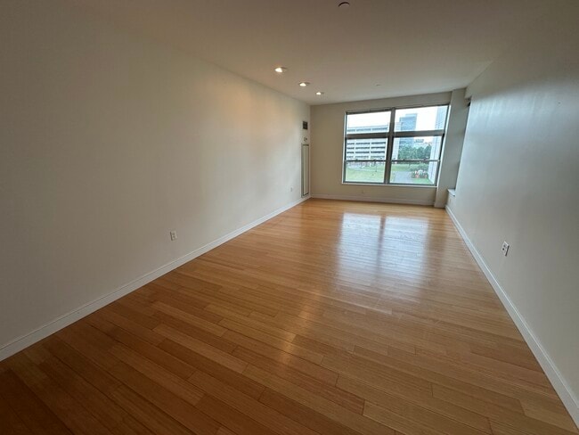 Building Photo - 108 E Brookline St