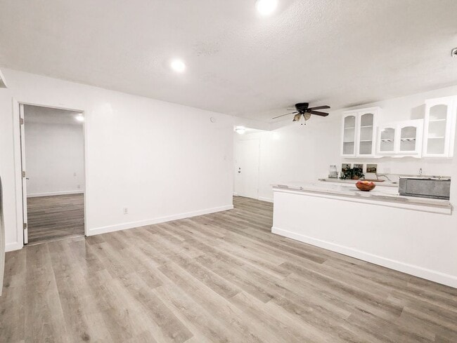 Building Photo - 1812 W Sumac Ln