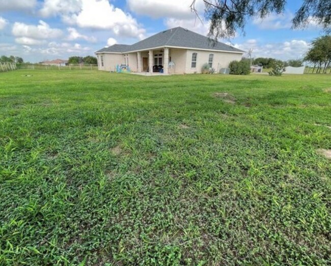 Building Photo - 420 W Palm Dr