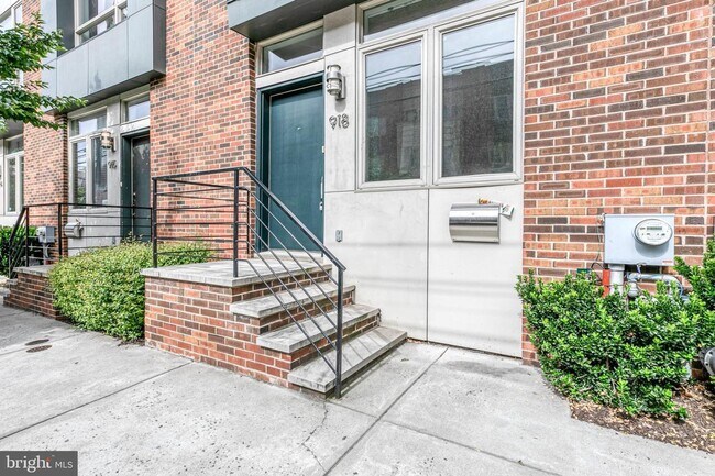 Foto del edificio - Northern Liberties Townhome with 2 Car Parking