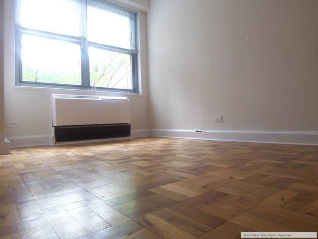Foto del edificio - 353 E 83rd St