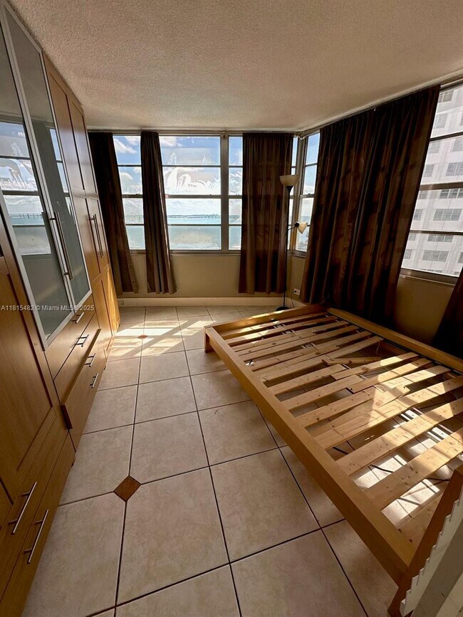 Foto del edificio - 801 Brickell Bay Dr