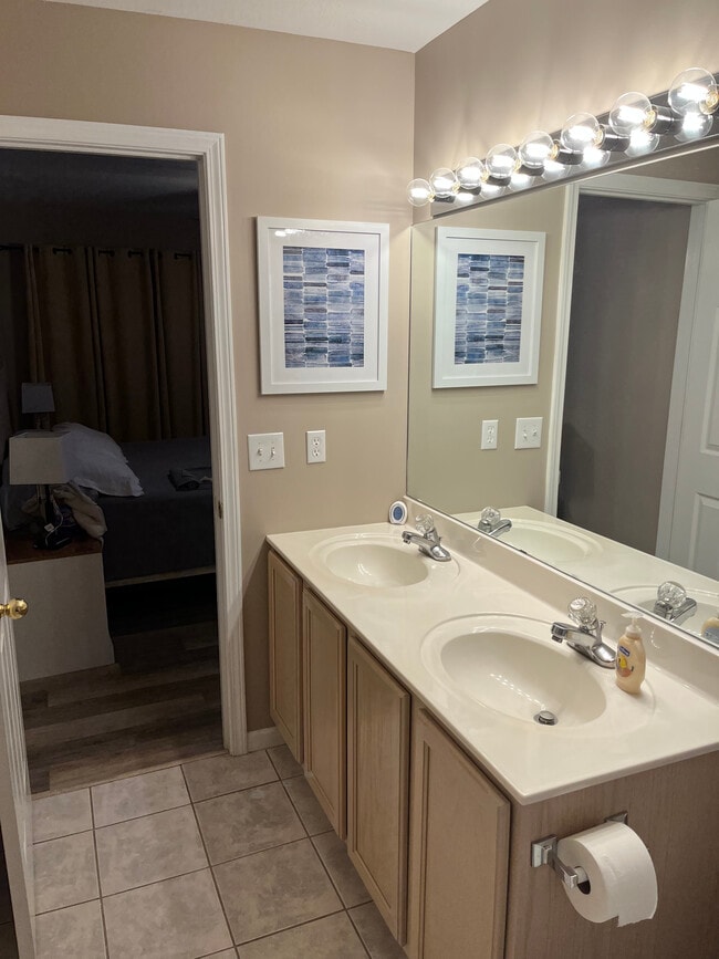 Master Bathroom - 1481 Ledges Dr