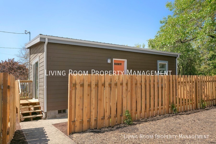 Primary Photo - Crisp & Clean - Detached ADU With Privacy ...