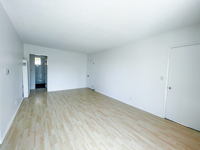 Living Room - 625 Pier Ave