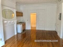 Building Photo - 1061 Beacon St