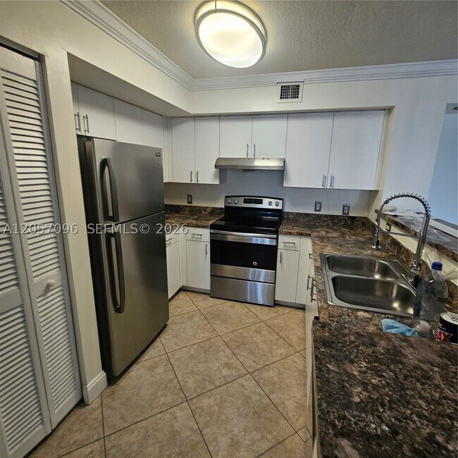 Foto del edificio - 12124 St.Andrews Pl