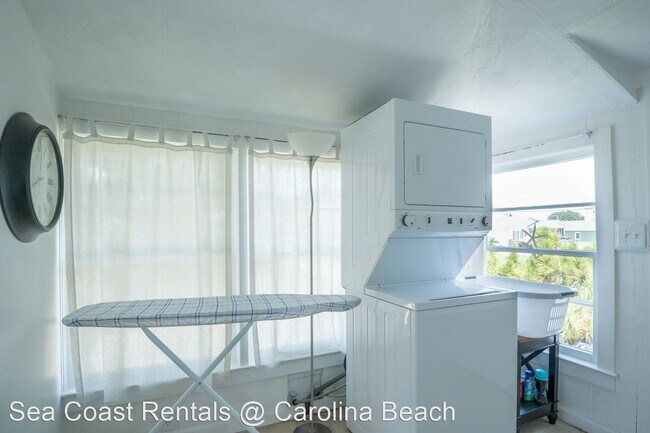 Building Photo - 4 br, 2 bath House - 1501 S. Lake Park Blvd